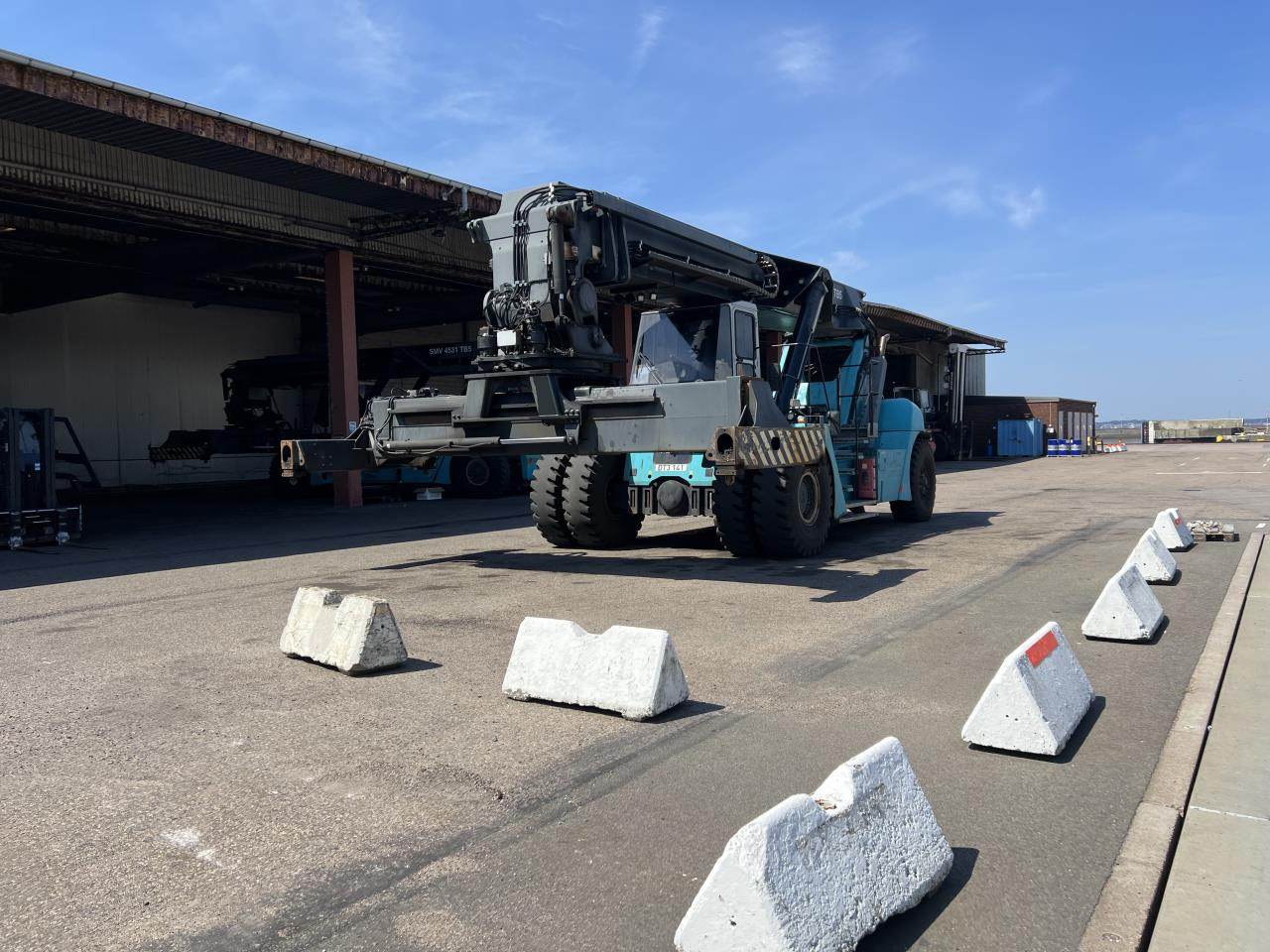 SMV 4531 TB5 - Reach stacker: picture 2 SMV 4531 TB5 - Reach stacker: picture 2