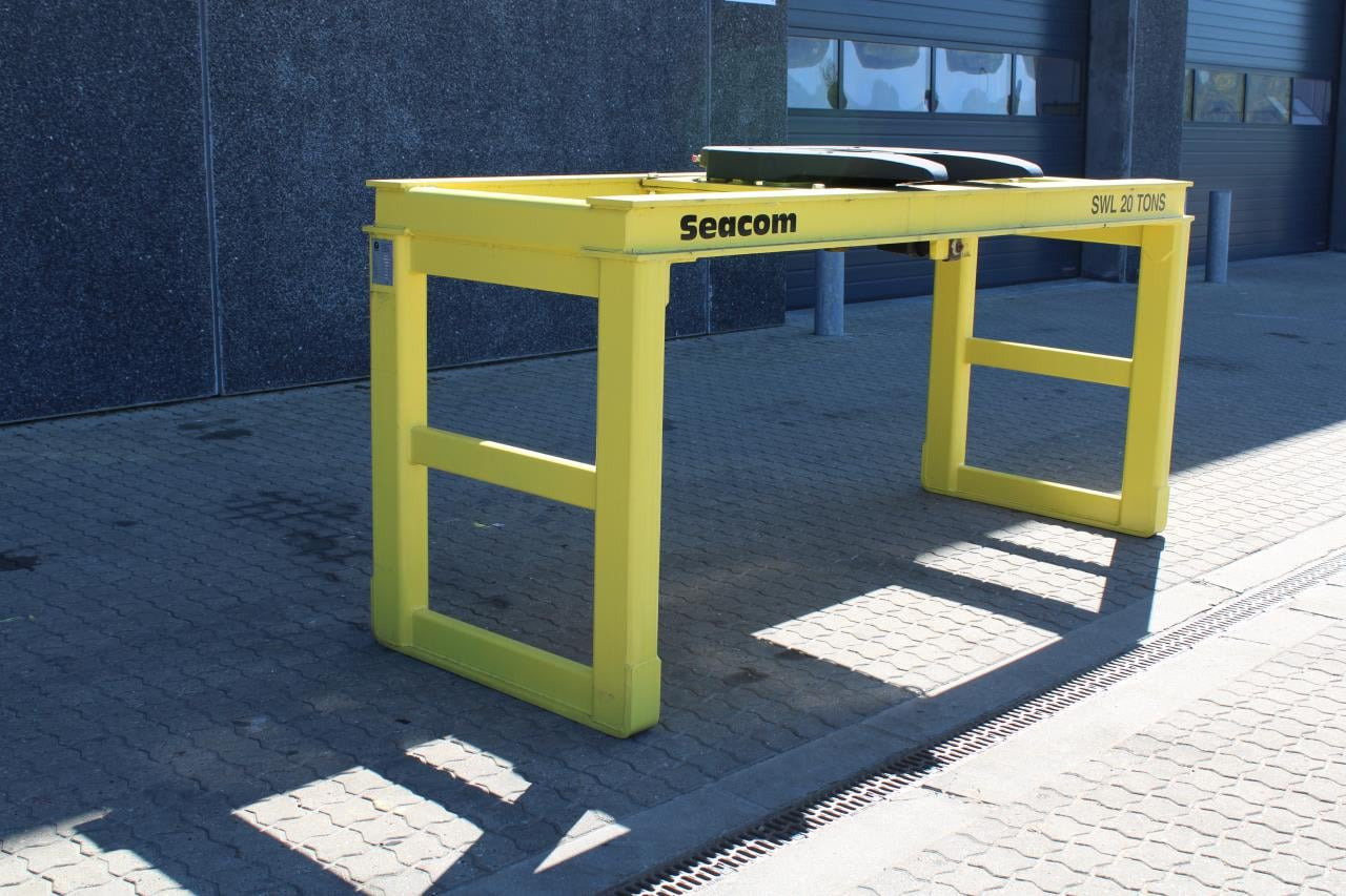Seacom TRESTLE 20T - Port equipment: picture 2 Seacom TRESTLE 20T - Port equipment: picture 2