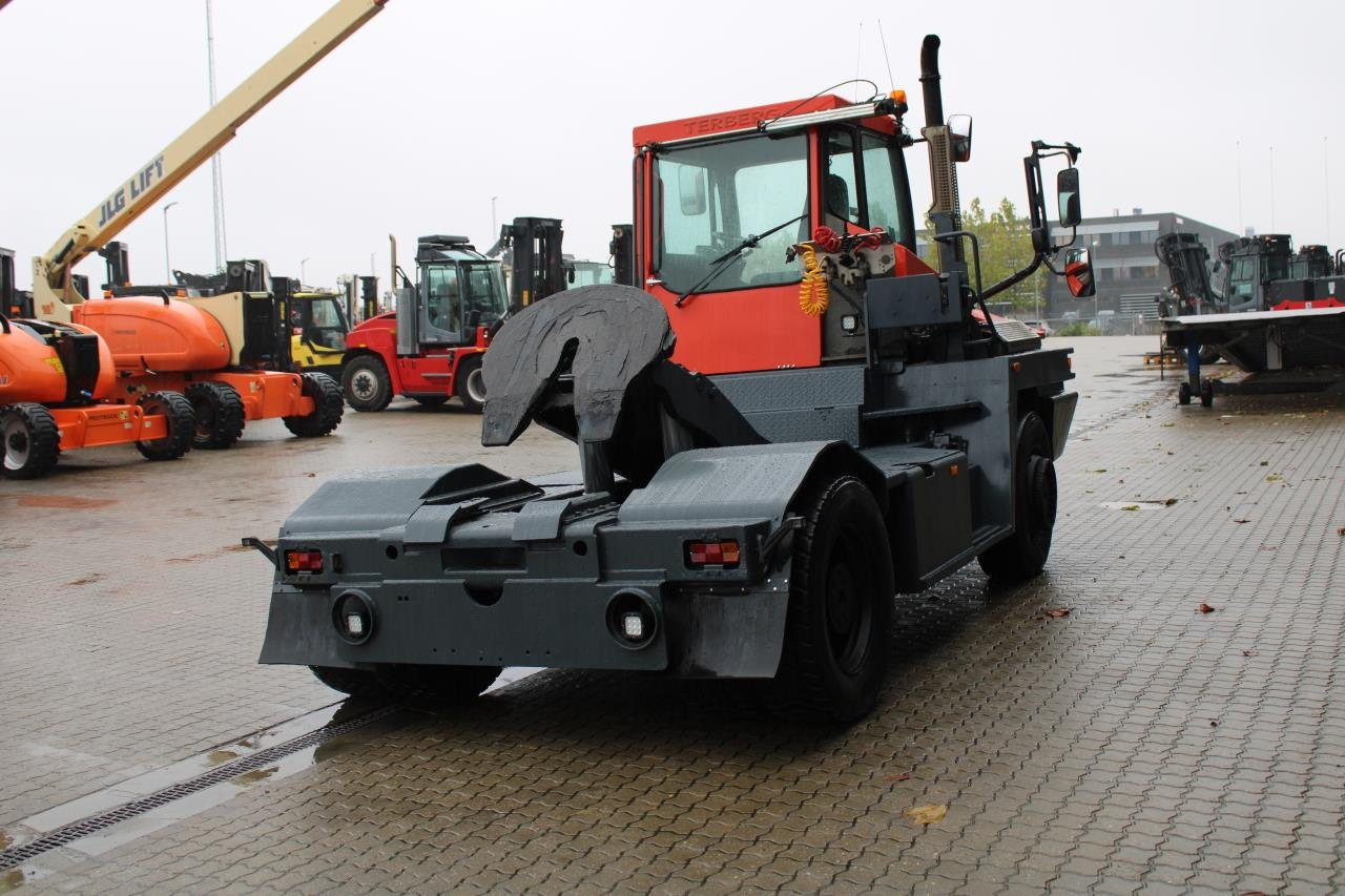 Terberg RT222 - Terminal tractor: picture 3 Terberg RT222 - Terminal tractor: picture 3