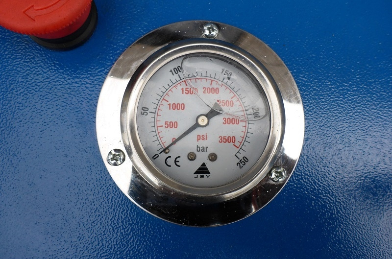 T500 upright truck tyrechanger - 26 Inch - power 3kW - Workshop equipment: picture 5 T500 upright truck tyrechanger - 26 Inch - power 3kW - Workshop equipment: picture 5