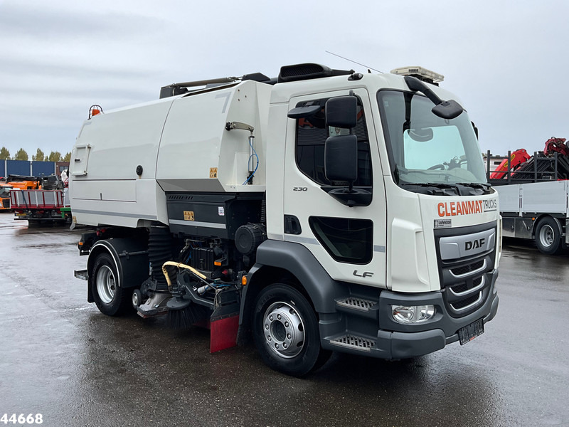 DAF FA LF 230 Euro 6 Johnston VT652 Just 87.278 km! - Road sweeper: picture 4 DAF FA LF 230 Euro 6 Johnston VT652 Just 87.278 km! - Road sweeper: picture 4