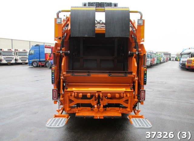 FUSO Canter 9C18 - Garbage truck: picture 3 FUSO Canter 9C18 - Garbage truck: picture 3