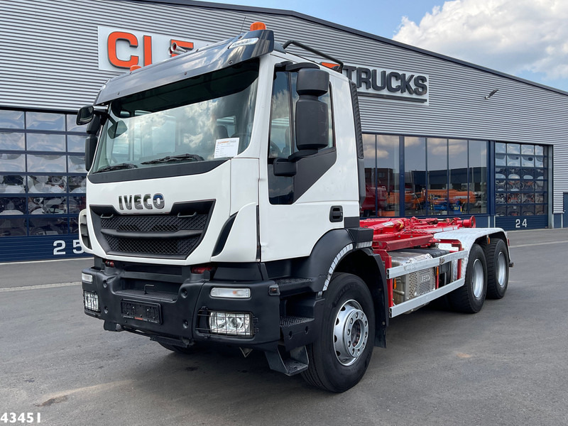 Iveco AD260T 6x4 Euro 6 AJK 20 haakarmsysteem - Hook lift truck: picture 2 Iveco AD260T 6x4 Euro 6 AJK 20 haakarmsysteem - Hook lift truck: picture 2