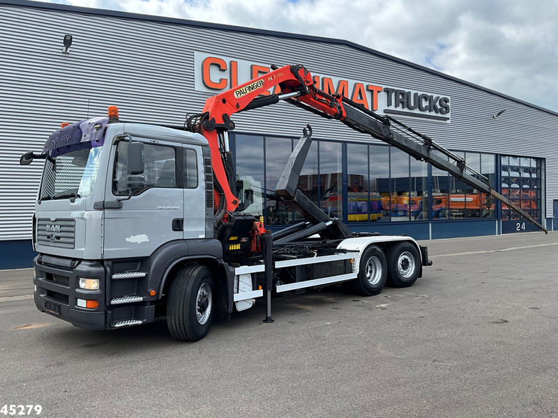 MAN TGA 26.360 6x2 Palfinger 21 Tonmeter laadkraan - Hook lift truck, Crane truck: picture 1 MAN TGA 26.360 6x2 Palfinger 21 Tonmeter laadkraan - Hook lift truck, Crane truck: picture 1
