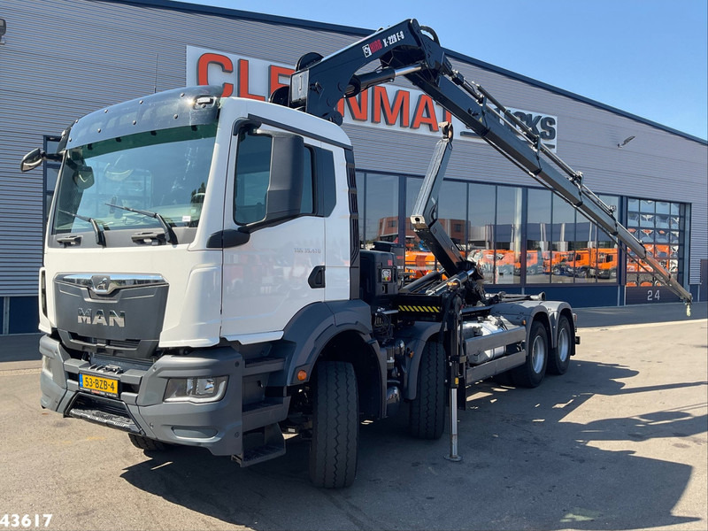 MAN TGS 32.470 8x4 Euro 6 Hiab 22 Tonmeter laadkraan Just 68.765 Km! - Hook lift truck: picture 1 MAN TGS 32.470 8x4 Euro 6 Hiab 22 Tonmeter laadkraan Just 68.765 Km! - Hook lift truck: picture 1