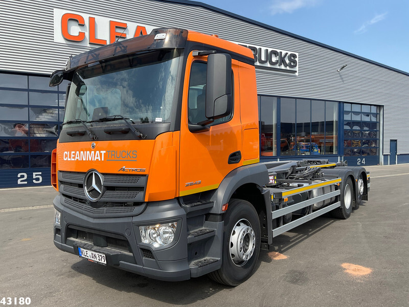 Mercedes-Benz Actros 2643 VDL 21 Ton haakarmsysteem - Hook lift truck: picture 2 Mercedes-Benz Actros 2643 VDL 21 Ton haakarmsysteem - Hook lift truck: picture 2