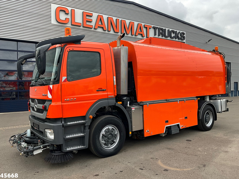 Mercedes-Benz Axor 1833 4x4 Schörling SORF Schienenreinigungs/Railway sweeper Just 38.680 Km! - Road sweeper: picture 4 Mercedes-Benz Axor 1833 4x4 Schörling SORF Schienenreinigungs/Railway sweeper Just 38.680 Km! - Road sweeper: picture 4