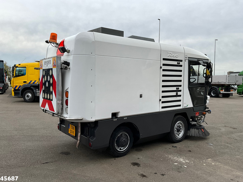 Ravo 530 - Road sweeper: picture 4 Ravo 530 - Road sweeper: picture 4