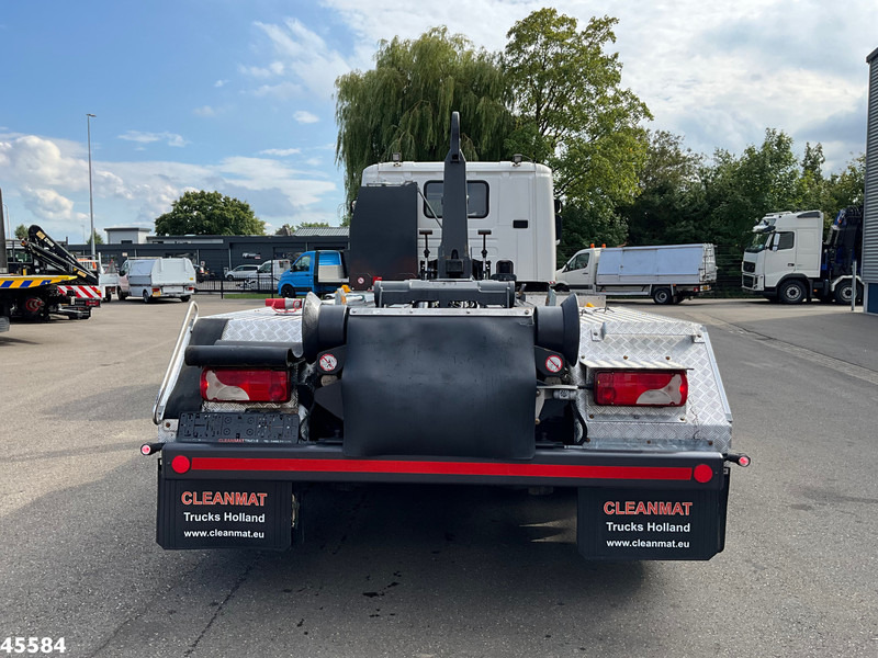 Scania P 340 Euro 6 CNG 21 Ton haakarmsysteem Just 140.611 km! - Hook lift truck: picture 4 Scania P 340 Euro 6 CNG 21 Ton haakarmsysteem Just 140.611 km! - Hook lift truck: picture 4
