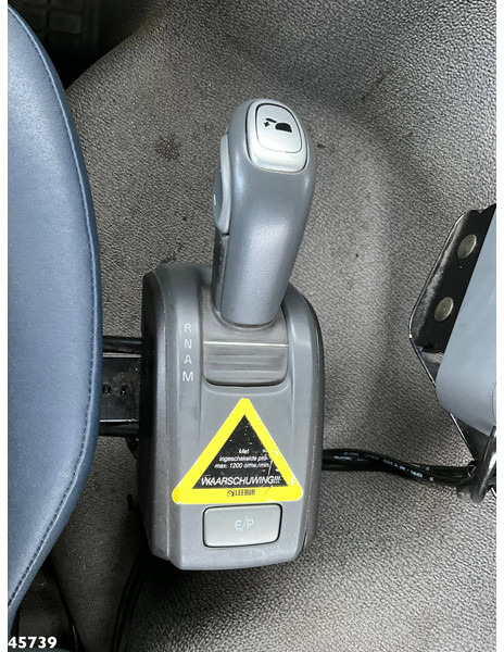 Hook lift truck Volvo FM 330 6x4 Hiab 21 Ton haakarmsysteem Just 35.598 Km!: picture 12 Hook lift truck Volvo FM 330 6x4 Hiab 21 Ton haakarmsysteem Just 35.598 Km!: picture 12