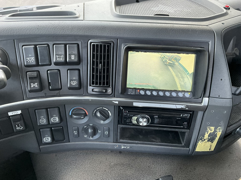 Hook lift truck Volvo FM 330 6x4 Hiab 21 Ton haakarmsysteem Just 35.598 Km!: picture 11 Hook lift truck Volvo FM 330 6x4 Hiab 21 Ton haakarmsysteem Just 35.598 Km!: picture 11