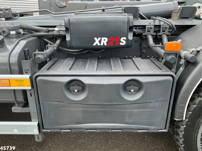 Hook lift truck Volvo FM 330 6x4 Hiab 21 Ton haakarmsysteem Just 35.598 Km!: picture 8 Hook lift truck Volvo FM 330 6x4 Hiab 21 Ton haakarmsysteem Just 35.598 Km!: picture 8