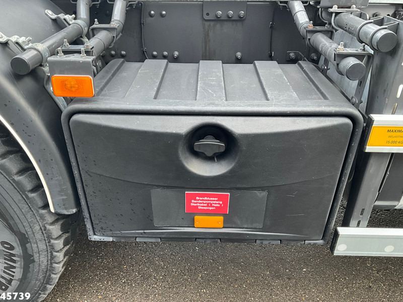 Hook lift truck Volvo FM 330 6x4 Hiab 21 Ton haakarmsysteem Just 35.598 Km!: picture 9 Hook lift truck Volvo FM 330 6x4 Hiab 21 Ton haakarmsysteem Just 35.598 Km!: picture 9