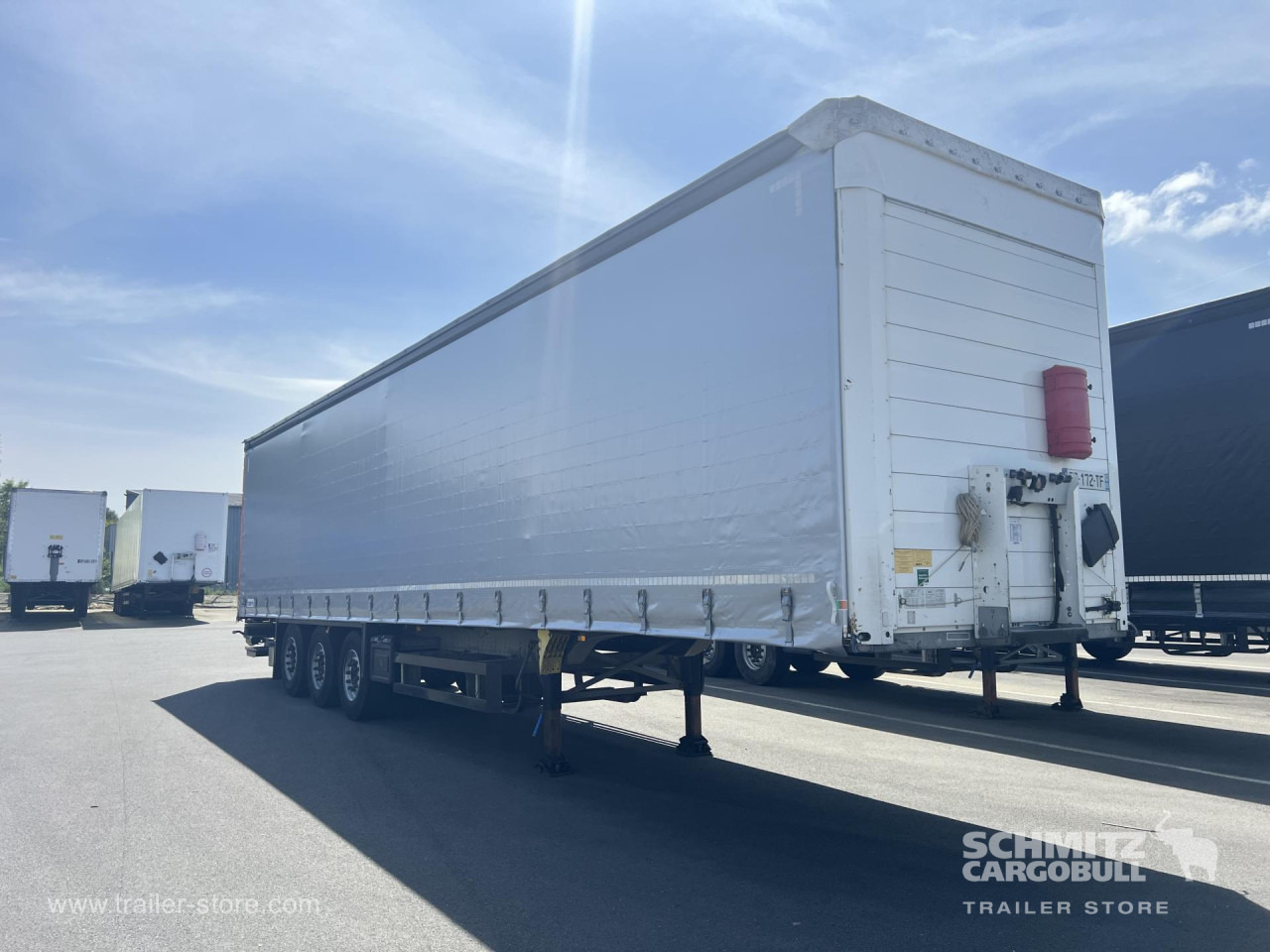 SCHMITZ Curtainsider Standard Taillift - Curtainsider semi-trailer: picture 1 SCHMITZ Curtainsider Standard Taillift - Curtainsider semi-trailer: picture 1