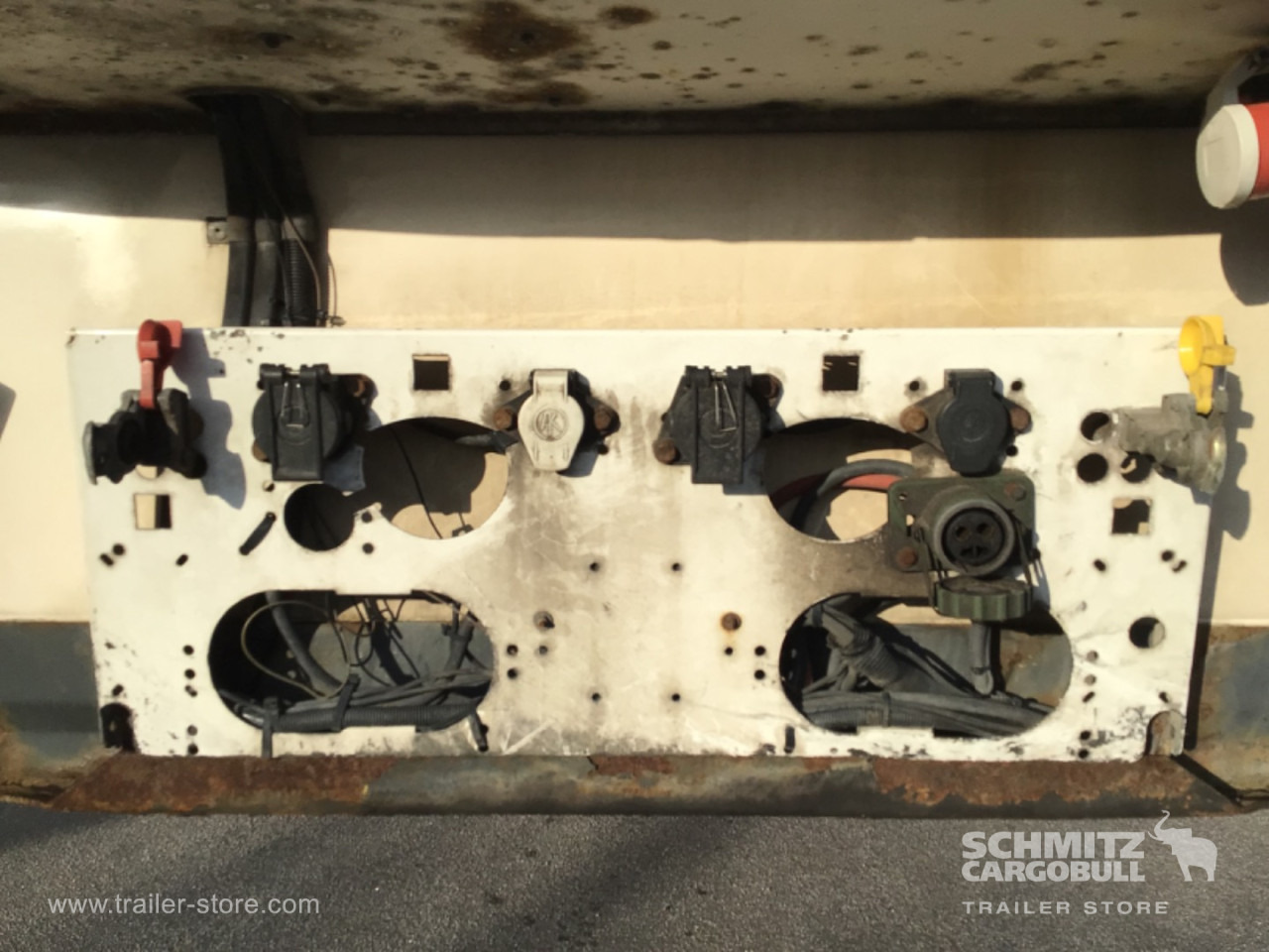 Isothermal semi-trailer KRONE Reefer Standard Taillift: picture 12