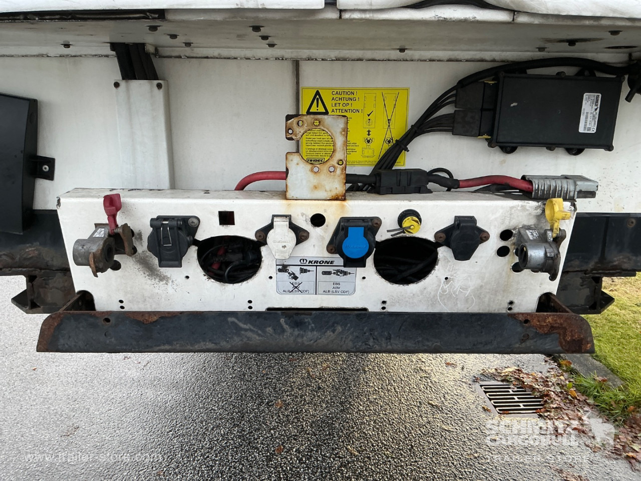 KRONE Reefer Standard Taillift - Isothermal semi-trailer: picture 4 KRONE Reefer Standard Taillift - Isothermal semi-trailer: picture 4
