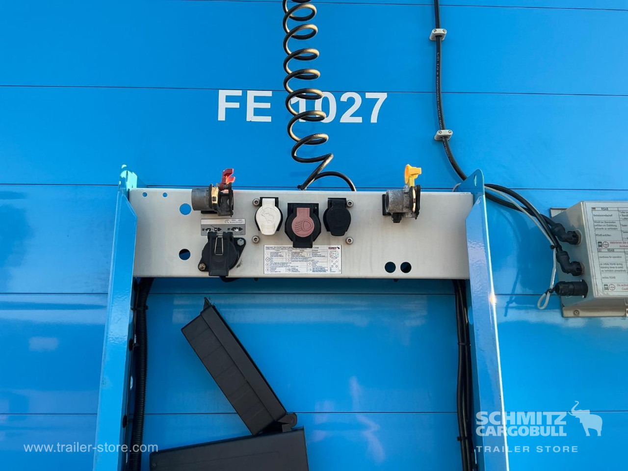 SCHMITZ Curtainsider Standard - Curtainsider semi-trailer: picture 4 SCHMITZ Curtainsider Standard - Curtainsider semi-trailer: picture 4