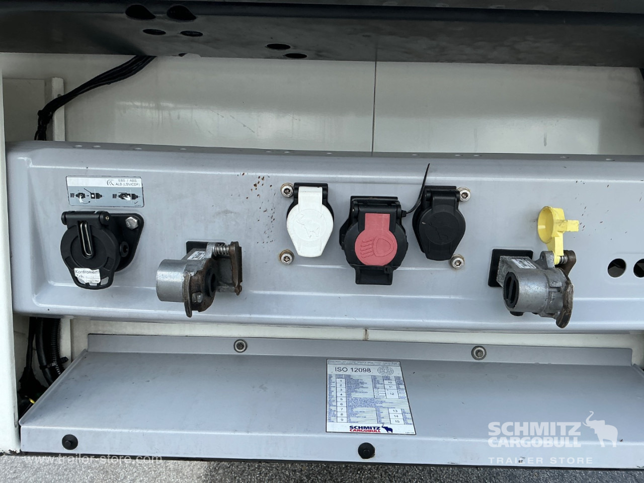 SCHMITZ Reefer Meat hanging system - Isothermal semi-trailer: picture 4 SCHMITZ Reefer Meat hanging system - Isothermal semi-trailer: picture 4