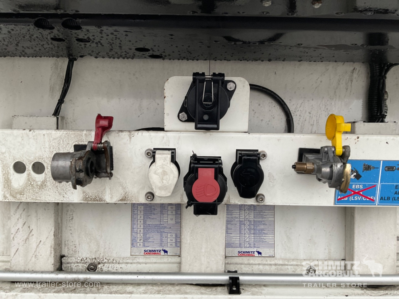 SCHMITZ Reefer Multitemp Double deck - Isothermal semi-trailer: picture 4 SCHMITZ Reefer Multitemp Double deck - Isothermal semi-trailer: picture 4