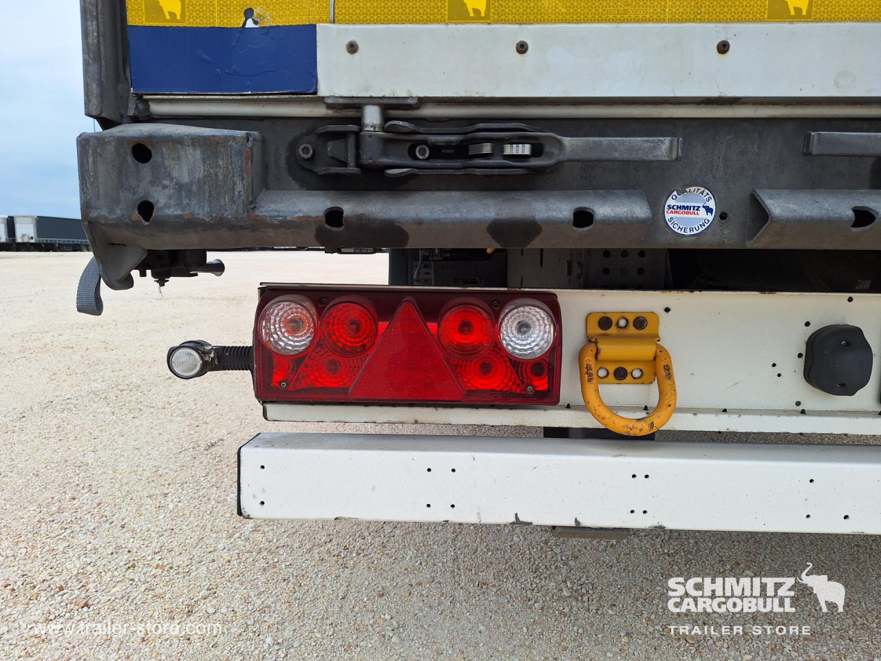SCHMITZ Curtainsider Mega - Curtainsider semi-trailer: picture 3 SCHMITZ Curtainsider Mega - Curtainsider semi-trailer: picture 3