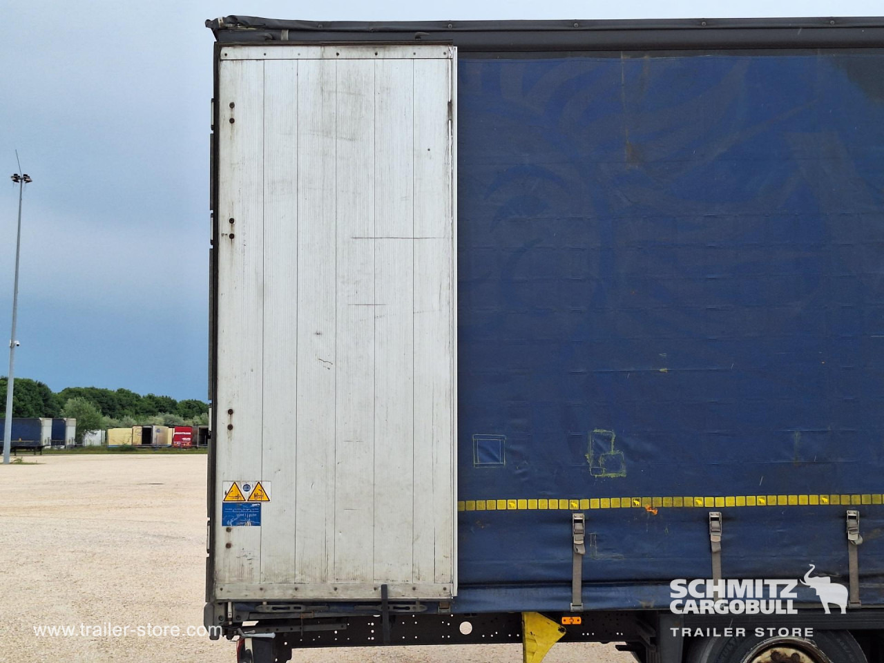 SCHMITZ Curtainsider Mega - Curtainsider semi-trailer: picture 4 SCHMITZ Curtainsider Mega - Curtainsider semi-trailer: picture 4