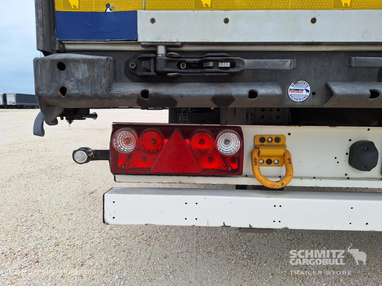 SCHMITZ Curtainsider Mega - Curtainsider semi-trailer: picture 4 SCHMITZ Curtainsider Mega - Curtainsider semi-trailer: picture 4