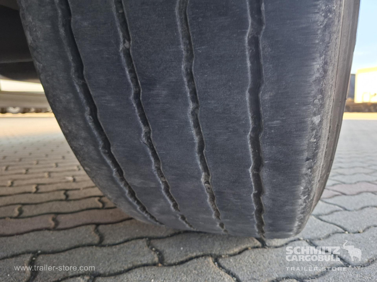 SCHMITZ Reefer Multitemp - Isothermal semi-trailer: picture 3 SCHMITZ Reefer Multitemp - Isothermal semi-trailer: picture 3