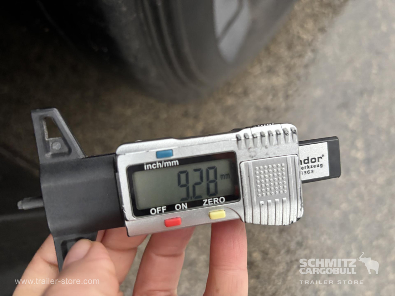 SCHMITZ Curtainsider Mega - Curtainsider semi-trailer: picture 3 SCHMITZ Curtainsider Mega - Curtainsider semi-trailer: picture 3