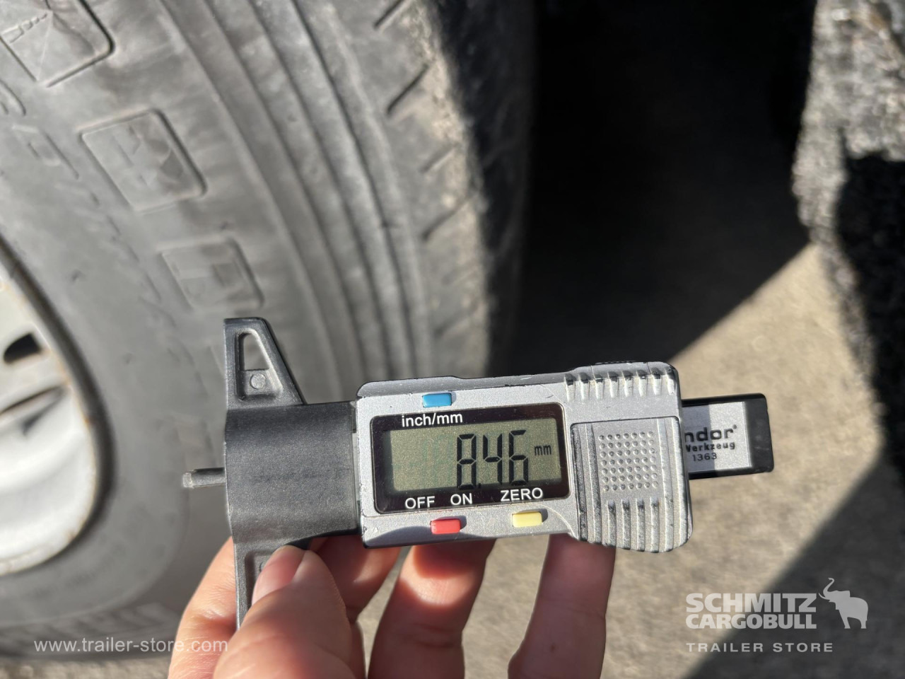 SCHMITZ Curtainsider Standard - Curtainsider semi-trailer: picture 3 SCHMITZ Curtainsider Standard - Curtainsider semi-trailer: picture 3