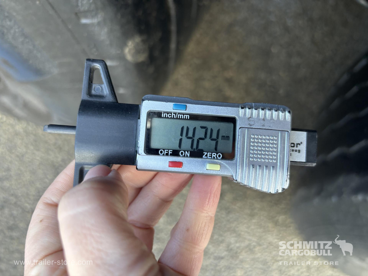 SCHMITZ Curtainsider Standard - Curtainsider semi-trailer: picture 4 SCHMITZ Curtainsider Standard - Curtainsider semi-trailer: picture 4