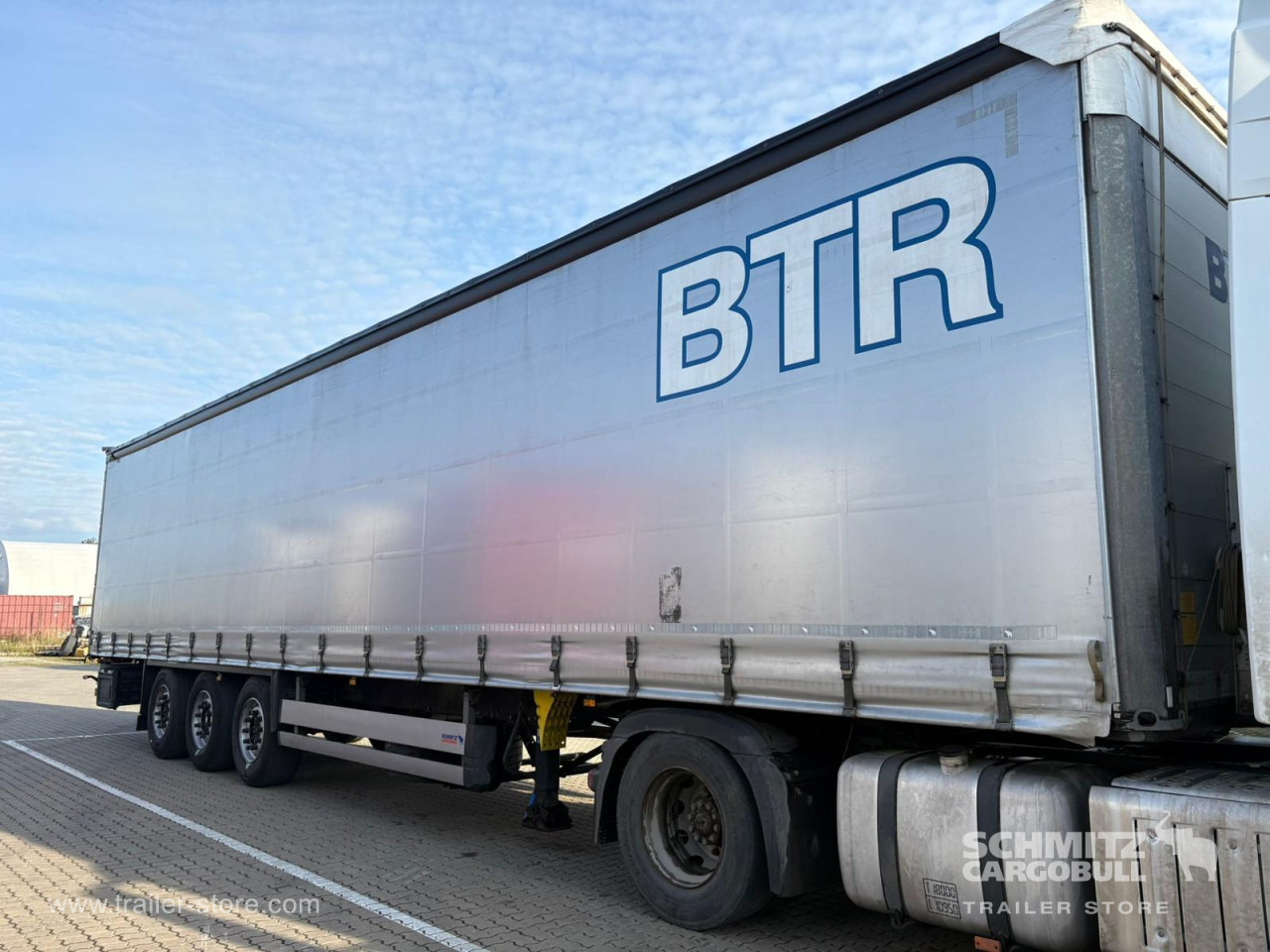 SCHMITZ Curtainsider Standard - Curtainsider semi-trailer: picture 3 SCHMITZ Curtainsider Standard - Curtainsider semi-trailer: picture 3
