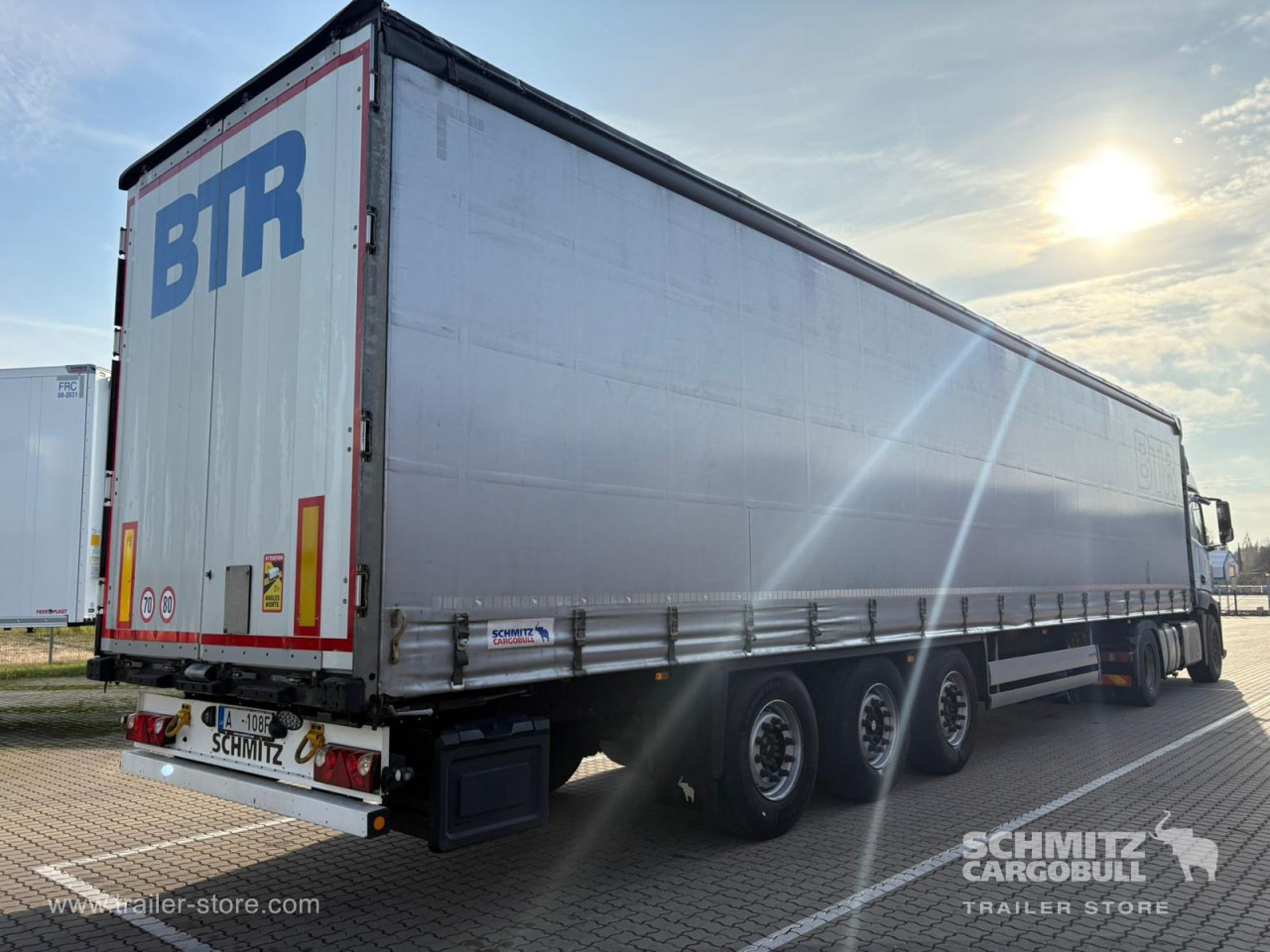 SCHMITZ Curtainsider Standard - Curtainsider semi-trailer: picture 1 SCHMITZ Curtainsider Standard - Curtainsider semi-trailer: picture 1