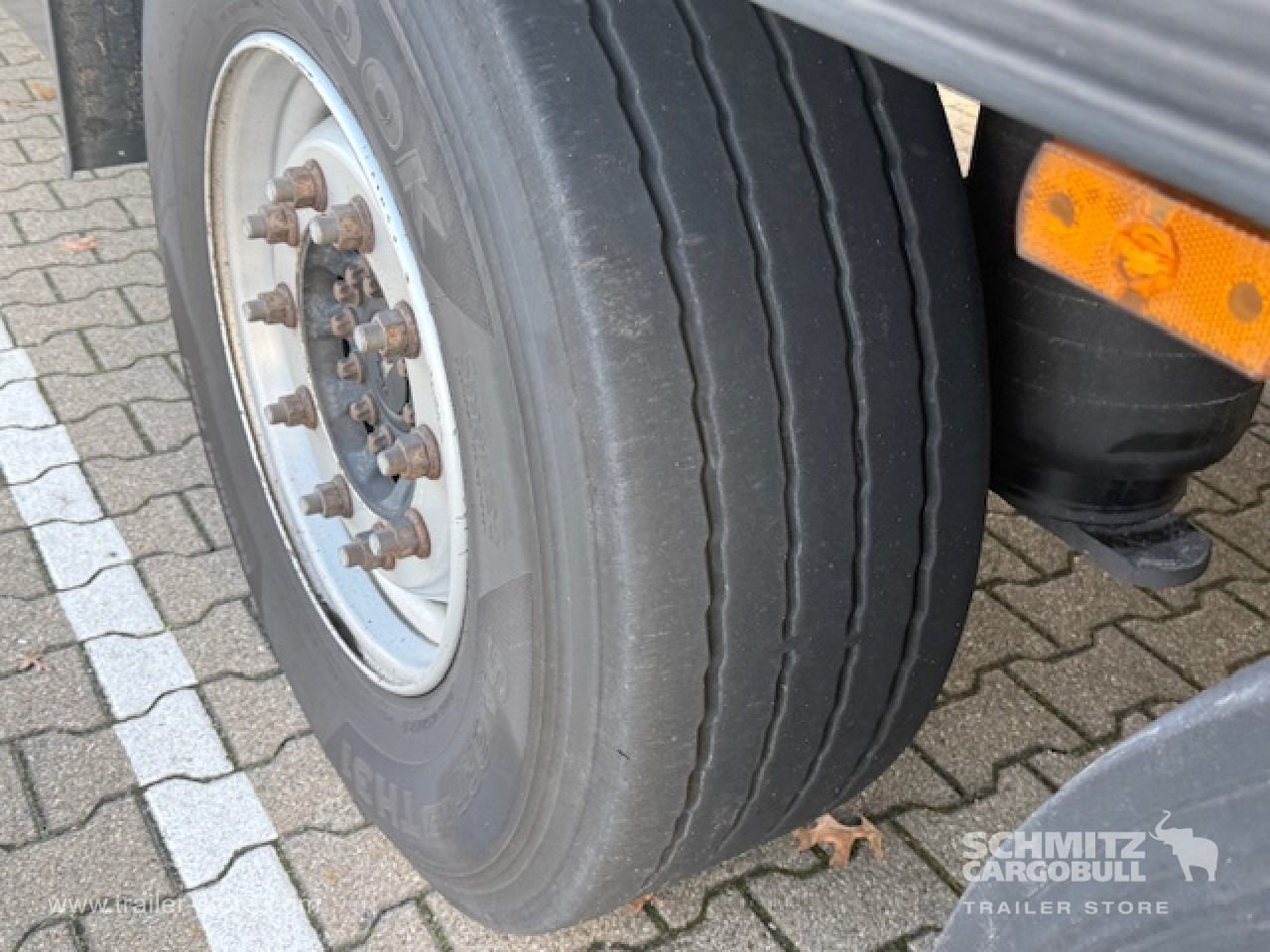 SCHMITZ Oplegger Kasten Standard Taillift - Closed box semi-trailer: picture 4 SCHMITZ Oplegger Kasten Standard Taillift - Closed box semi-trailer: picture 4