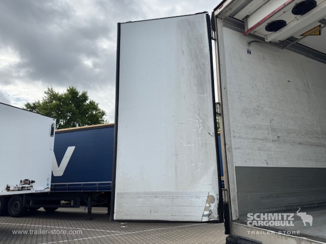 SCHMITZ Oplegger Vries Standard Taillift - Isothermal semi-trailer: picture 2 SCHMITZ Oplegger Vries Standard Taillift - Isothermal semi-trailer: picture 2