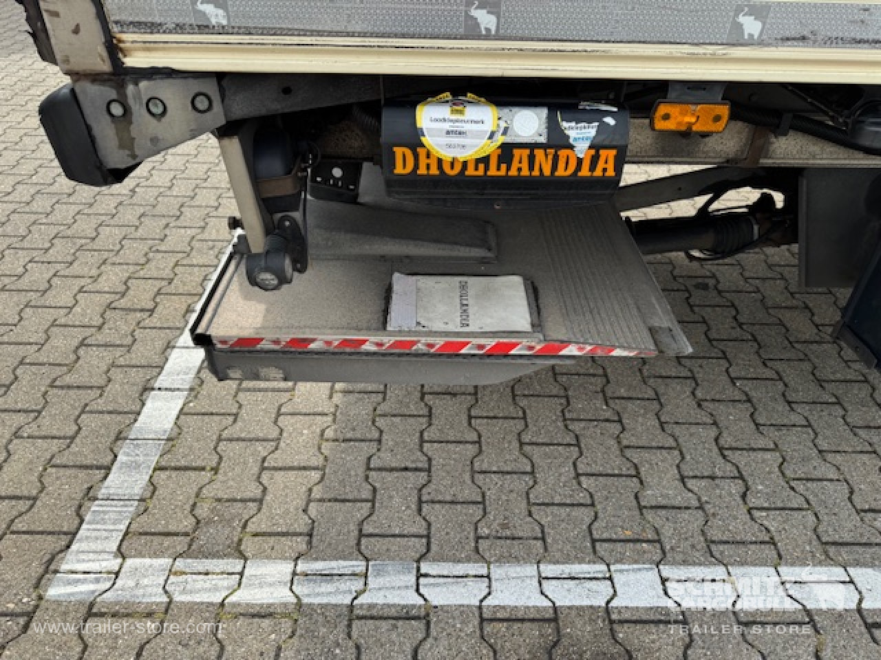 SCHMITZ Oplegger Vries Standard Taillift - Isothermal semi-trailer: picture 4 SCHMITZ Oplegger Vries Standard Taillift - Isothermal semi-trailer: picture 4