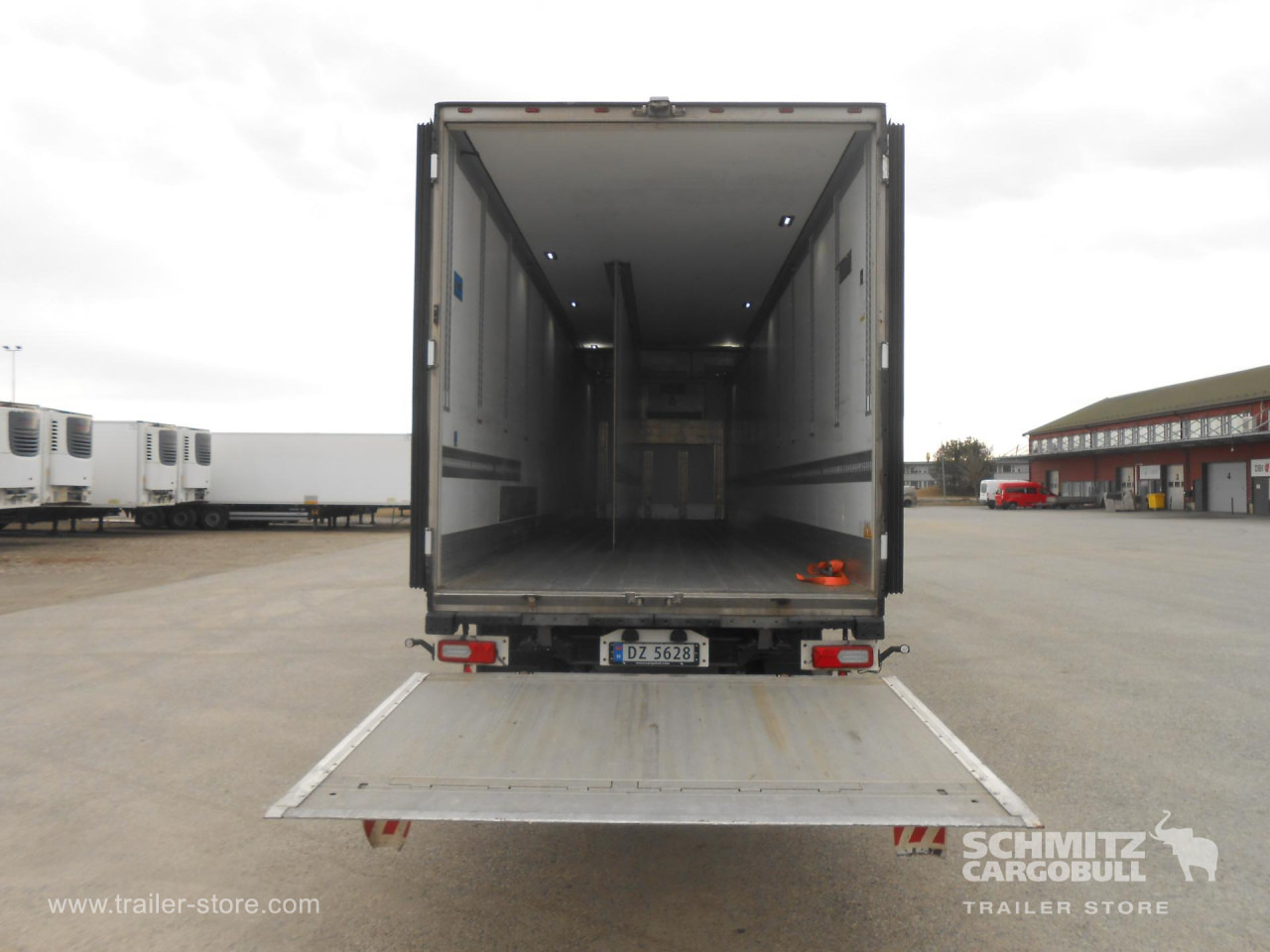 SCHMITZ Reefer Standard Double deck Taillift - Isothermal semi-trailer: picture 3 SCHMITZ Reefer Standard Double deck Taillift - Isothermal semi-trailer: picture 3