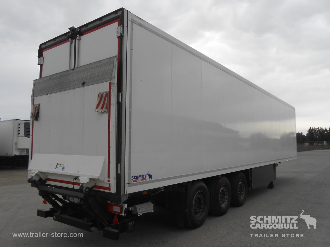 SCHMITZ Reefer Standard Double deck Taillift - Isothermal semi-trailer: picture 1 SCHMITZ Reefer Standard Double deck Taillift - Isothermal semi-trailer: picture 1