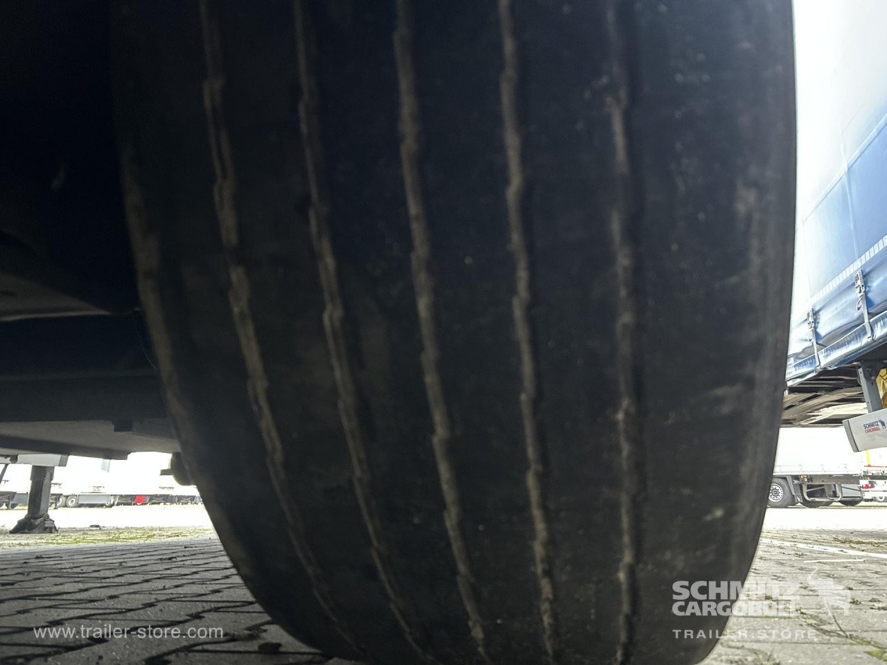 SCHMITZ Curtainsider Mega - Curtainsider semi-trailer: picture 5 SCHMITZ Curtainsider Mega - Curtainsider semi-trailer: picture 5