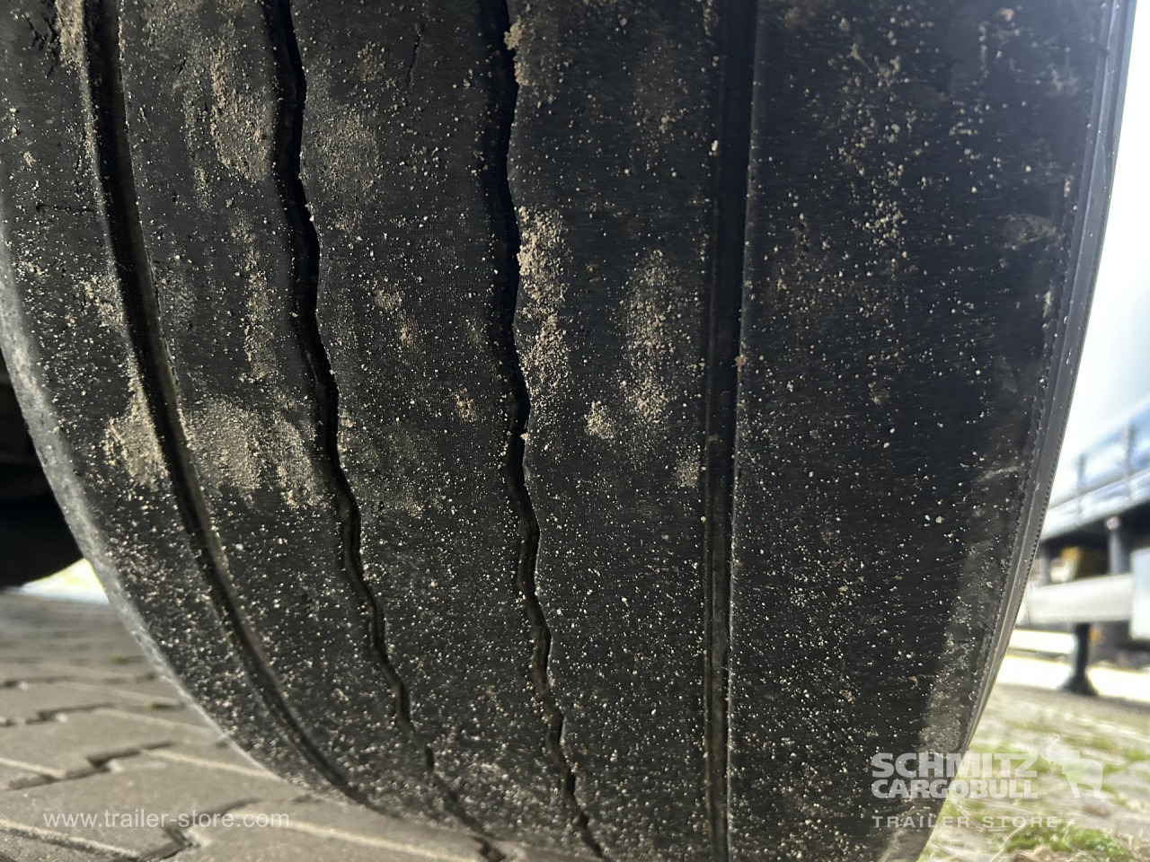 SCHMITZ Curtainsider Mega - Curtainsider semi-trailer: picture 4 SCHMITZ Curtainsider Mega - Curtainsider semi-trailer: picture 4