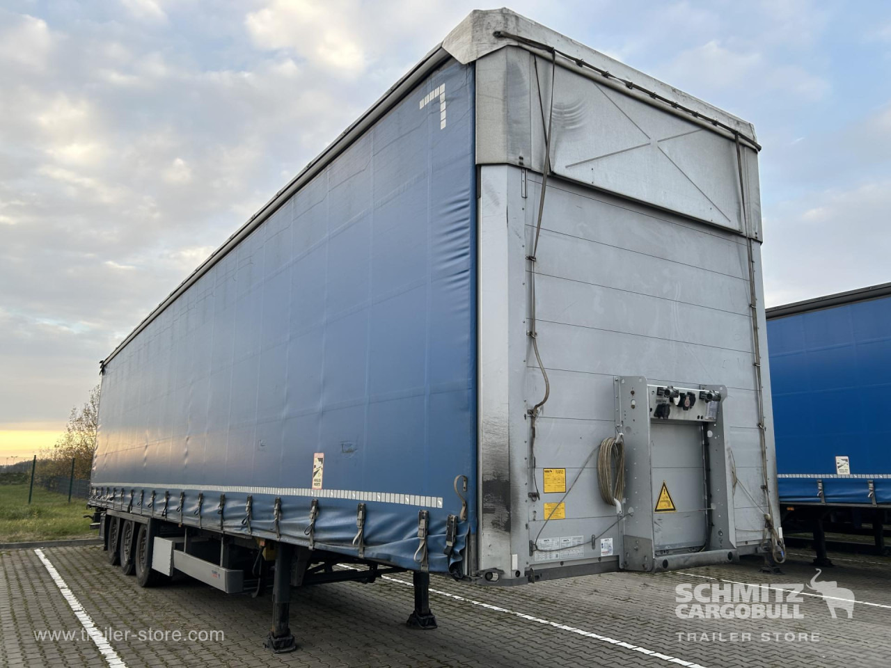 SCHMITZ Curtainsider Mega - Curtainsider semi-trailer: picture 1 SCHMITZ Curtainsider Mega - Curtainsider semi-trailer: picture 1