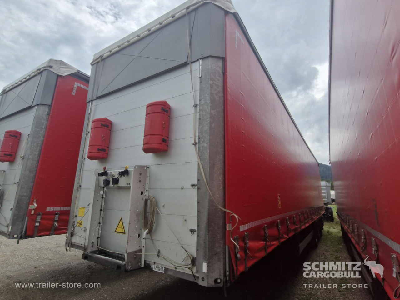 SCHMITZ Curtainsider Varios - Curtainsider semi-trailer: picture 2 SCHMITZ Curtainsider Varios - Curtainsider semi-trailer: picture 2