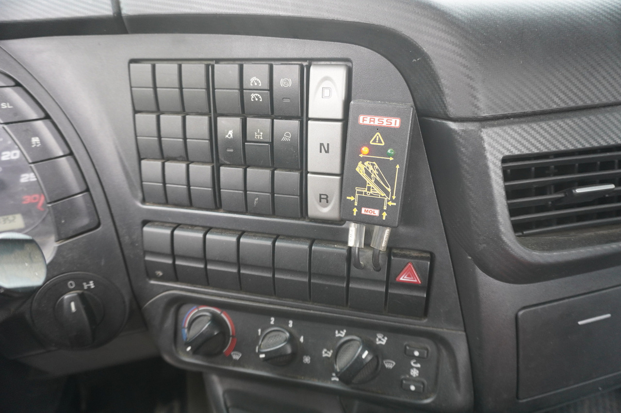 Dropside/ Flatbed truck, Crane truck IVECO STRALIS 19.310 E6 / Flatbed 19 EPAL / FASSI F135 / 225 MTH! / 5.7 T: picture 22