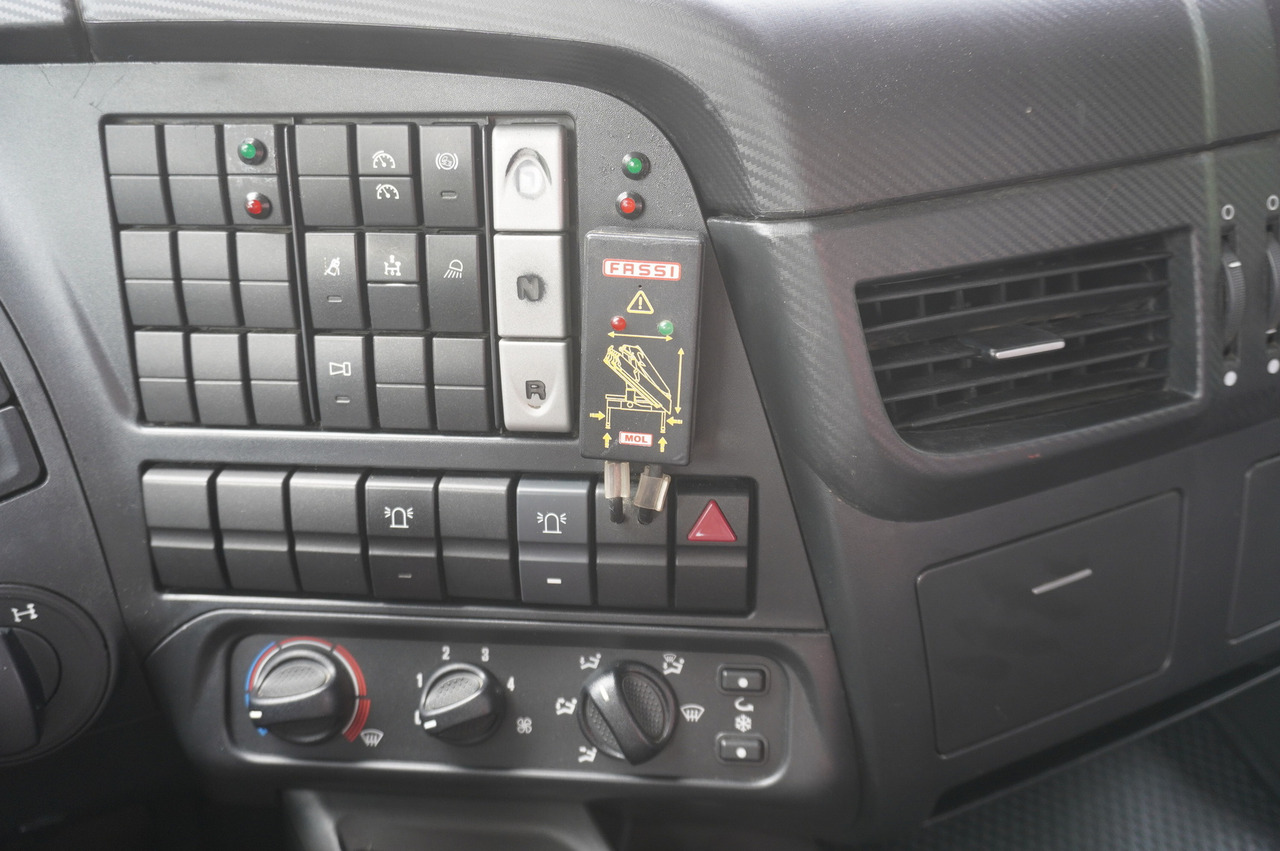 IVECO STRALIS 330 E6 / FASSI 195A 8.5 T / 3-side tipper on lease IVECO STRALIS 330 E6 / FASSI 195A 8.5 T / 3-side tipper: picture 27 IVECO STRALIS 330 E6 / FASSI 195A 8.5 T / 3-side tipper on lease IVECO STRALIS 330 E6 / FASSI 195A 8.5 T / 3-side tipper: picture 27