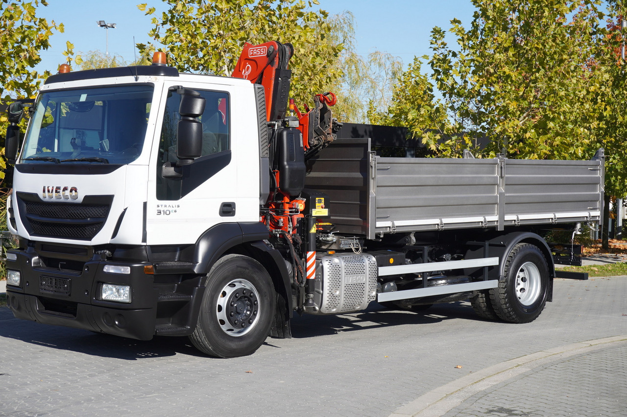 IVECO Stralis 310 E6 / NEW 3-sided tipper / Fassi F135 crane with remote control - Crane truck: picture 3 IVECO Stralis 310 E6 / NEW 3-sided tipper / Fassi F135 crane with remote control - Crane truck: picture 3