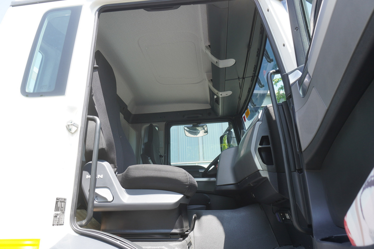 Dropside/ Flatbed truck, Crane truck MAN TGS 26.360 Flatbed / Fassi F175 7.7 T / steered 3rd axle: picture 28