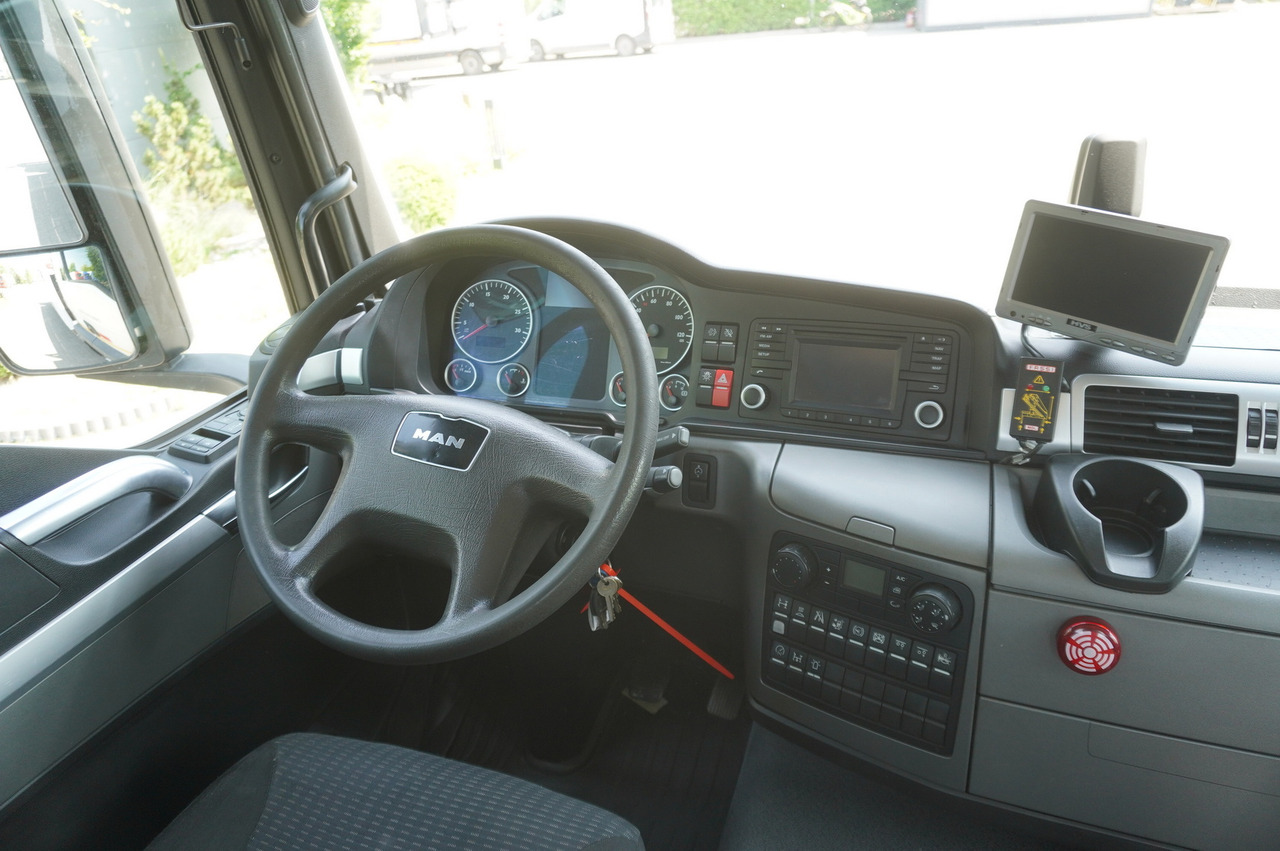 Dropside/ Flatbed truck, Crane truck MAN TGS 26.360 Flatbed / Fassi F175 7.7 T / steered 3rd axle: picture 24