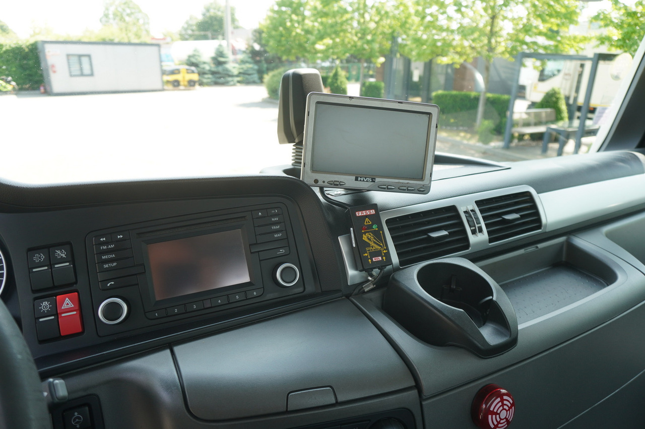 Dropside/ Flatbed truck, Crane truck MAN TGS 26.360 Flatbed / Fassi F175 7.7 T / steered 3rd axle: picture 25