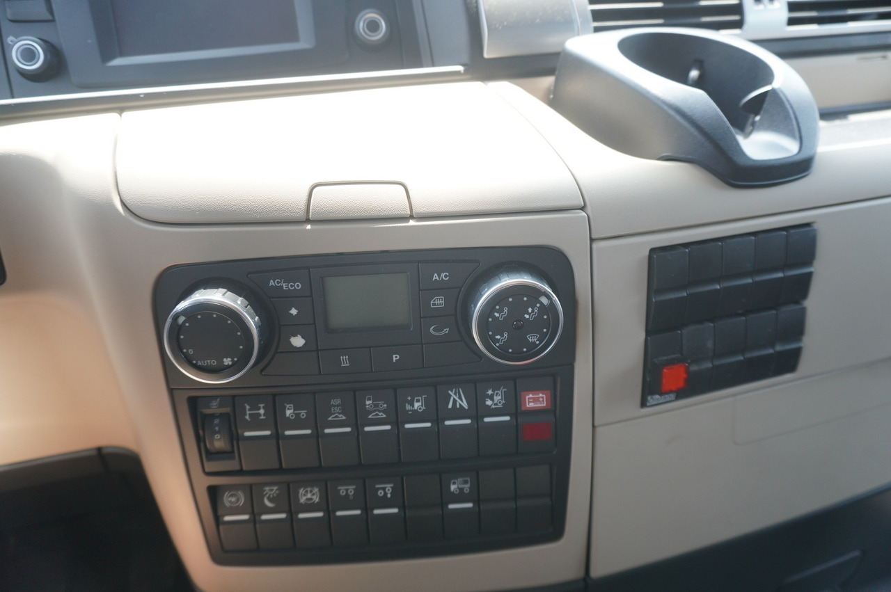 Crane truck MAN TGS 35.420 8×2 / Chassis 6.4 m / 3 steered axles: picture 11