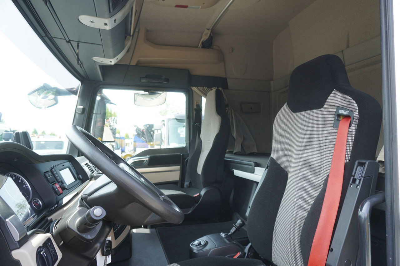 Crane truck MAN TGS 35.420 8×2 / Chassis 6.4 m / 3 steered axles: picture 8