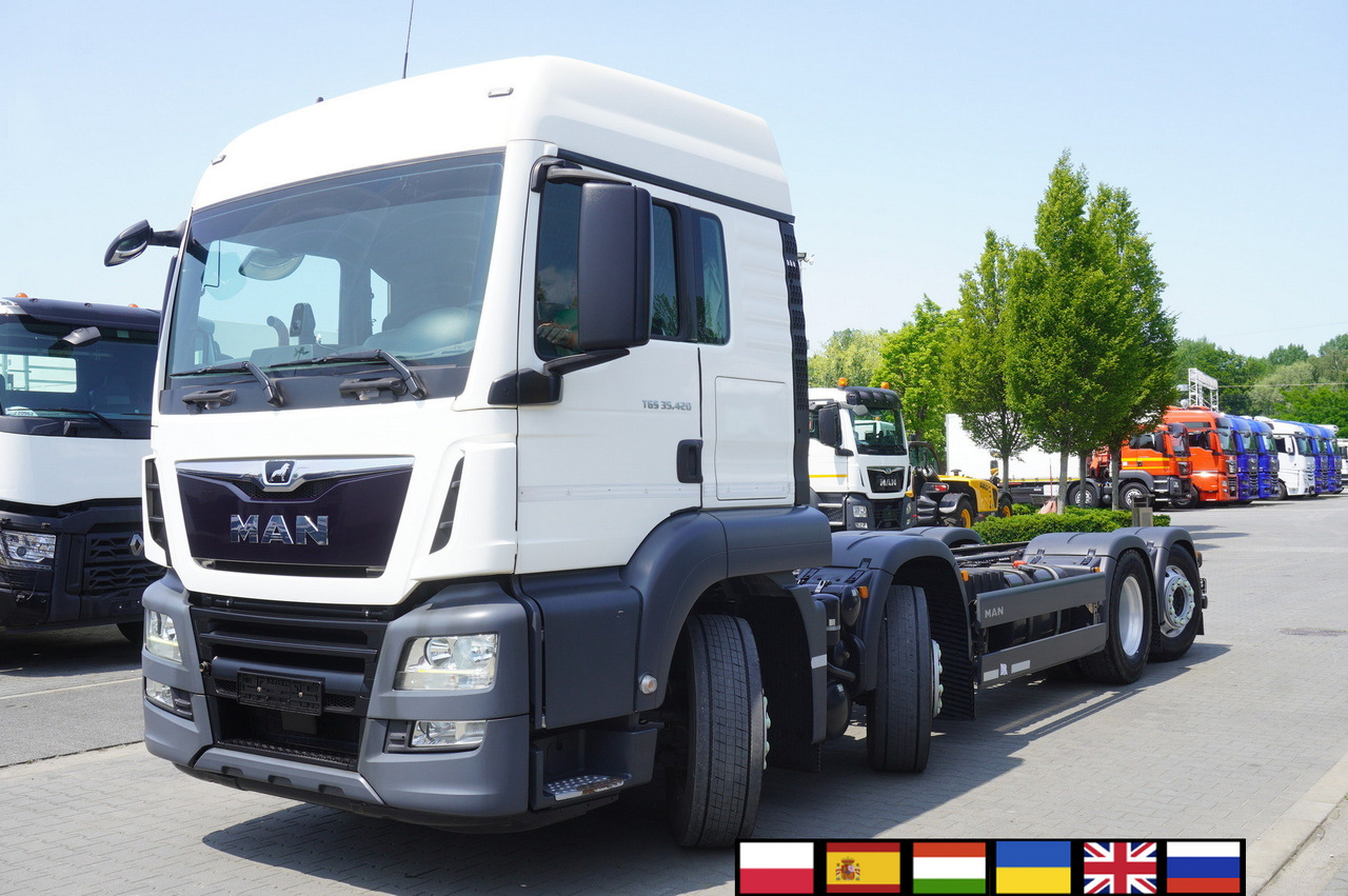 MAN TGS 35.420 8x2 / Chassis 6.4 m / 3 steered axles - Cab chassis truck: picture 1 MAN TGS 35.420 8x2 / Chassis 6.4 m / 3 steered axles - Cab chassis truck: picture 1